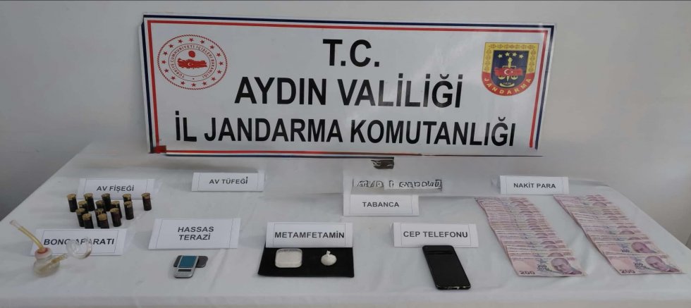 AYDIN’DA JANDARMADAN İKİ AYRI OPERASYON: UYUŞTURUCU VE SİLAHLAR ELE GEÇİRİLDİ, ARANAN HÜKÜMLÜ YAKALANDI