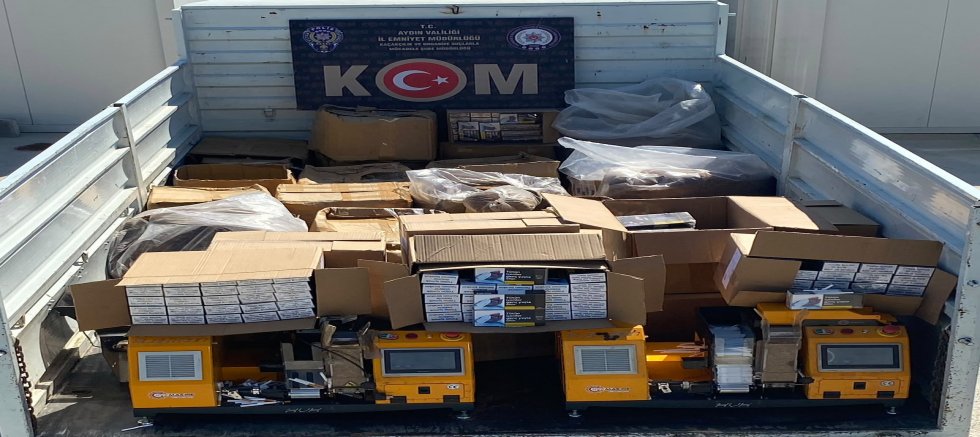 Efeler’de Kaçakçılık Operasyonu: Binlerce Makaron ve 380 Kilo Tütün Ele Geçirildi