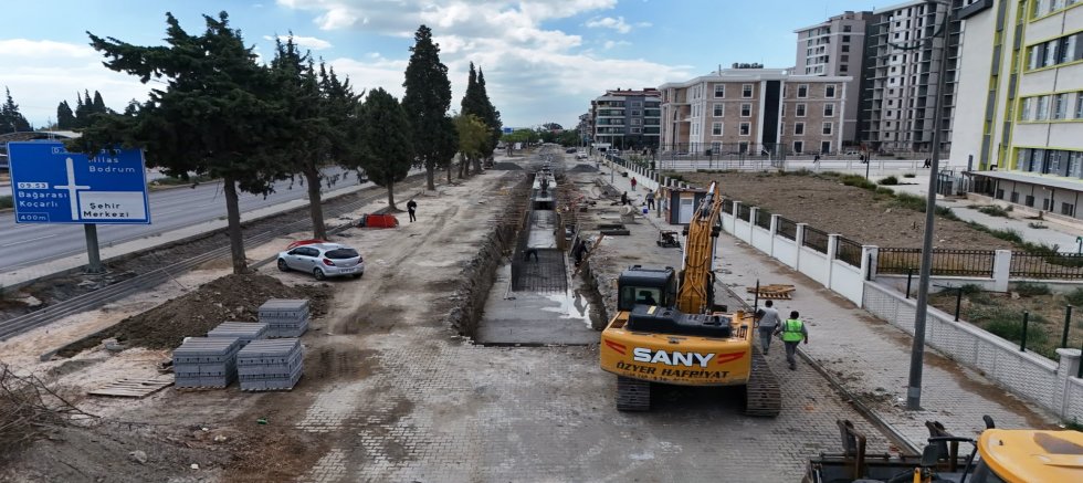 SÖKE’DE 21 MİLYON TL’LİK ALTYAPI YATIRIMI: HALİL ÖCAL CADDESİ’NDE YAĞMUR SUYU MENFEZİ ÇALIŞMASI SÜRÜYOR