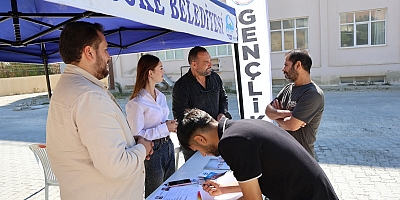 BAŞKAN ARIKAN’DAN ÜNİVERSİTELİ GENÇLERE SÖKE’DE SICAK KARŞILAMA