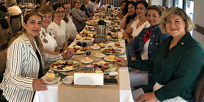 SÖKE'DE CHP'Lİ KADINLAR KAHVALTIDA BİR ARAYA GELDİ